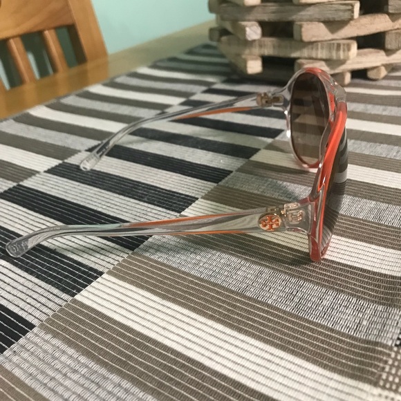 Tory Burch over-sized sunglasses - Picture 2 of 8